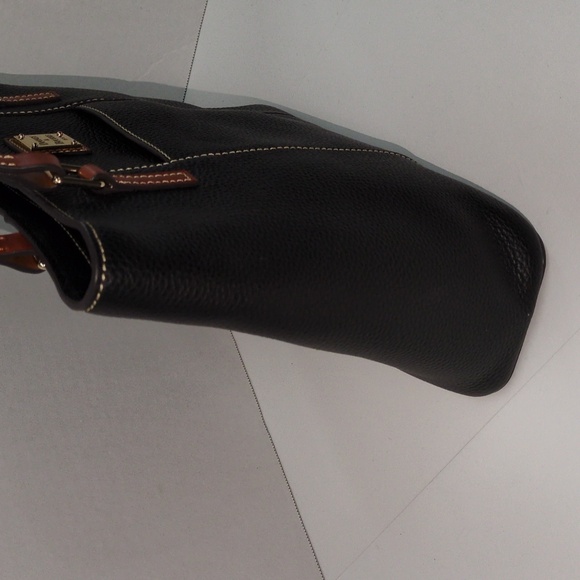 Pebbled Black Dooney & Bourke Learher Tote Red Lining - Picture 10 of 17